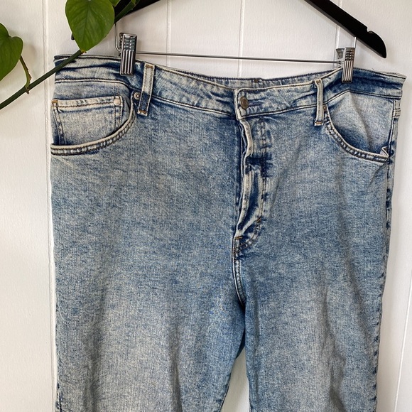 H&M Mom Jeans Ultra High Waist | Size 18 - Picture 2 of 6